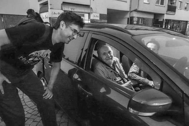 Dnes hrajeme Jenom konec světa v režii Ivana Buraje jako poslední představení Sezony 50 a zároveň poslední představení za Ivanova šéfování!!!!!! 💥 První Ivanova sezona 2015/16 nesla název Sezona 41: Společnost individualismu – Být (s) někým?

Ivane, díky že jsme v HaDivadle, scéně originálních osobností, byli spolu – díky za těch 10 let!!!!!!! 

Kreatury: K ohni se mnou pojď!, Zámek (záře integrace), Paní Bovaryová, Strýček Váňa, Vernisáž, Náměsíčníci (imitace a tušení), Eyolf, Maloměšťáci, Naši, Vnímání, Humanismus 2022, Jenom konec světa, Noc tribádek. Rozvíjení mimoinscenační činnosti, otevřené dramaturgie, formování divadla. A všechny společné kuchyňkové debaty a spolubytí! Trápení i radosti, jak to má být – divadlo až na dřeň.

Šťastnou další misi v Dlouhé! 🌿
